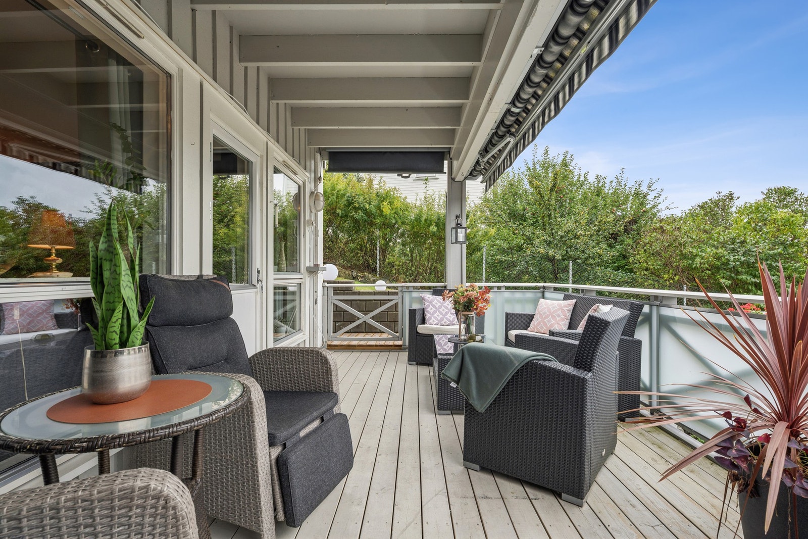 En godt vedlikeholdt leilighet med romslig terrasse. Galleribilde