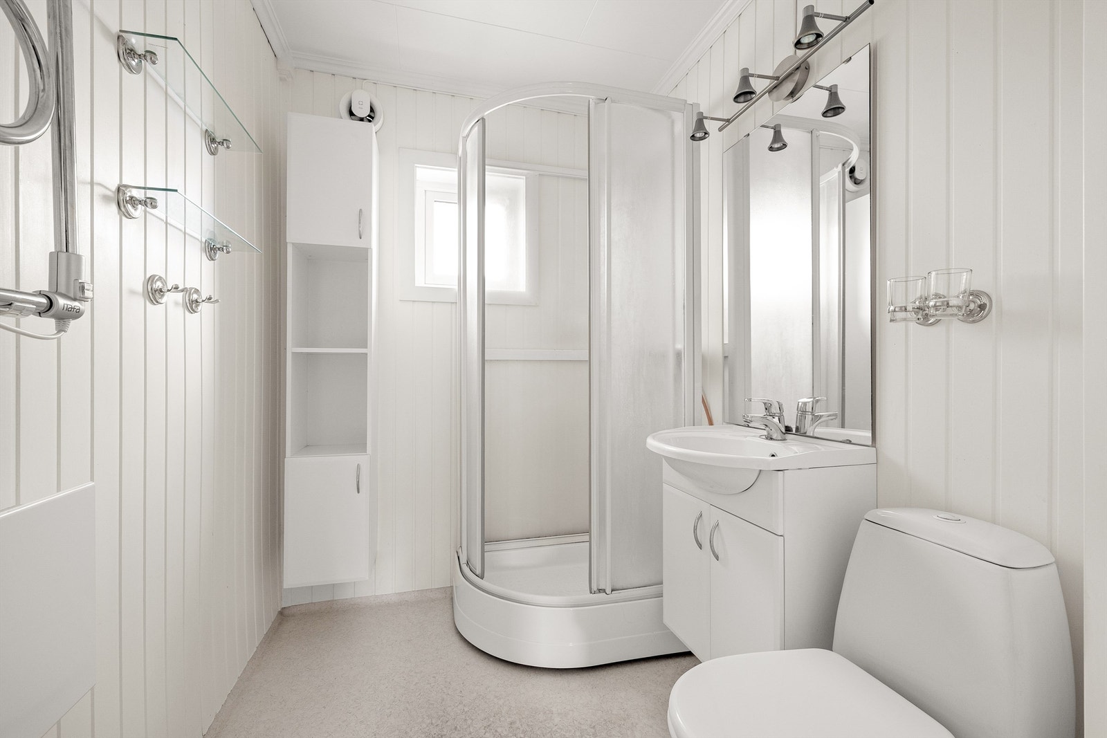 Badet ble fornyet rundt 2011. Borettslaget har felles vaskeri. Galleribilde