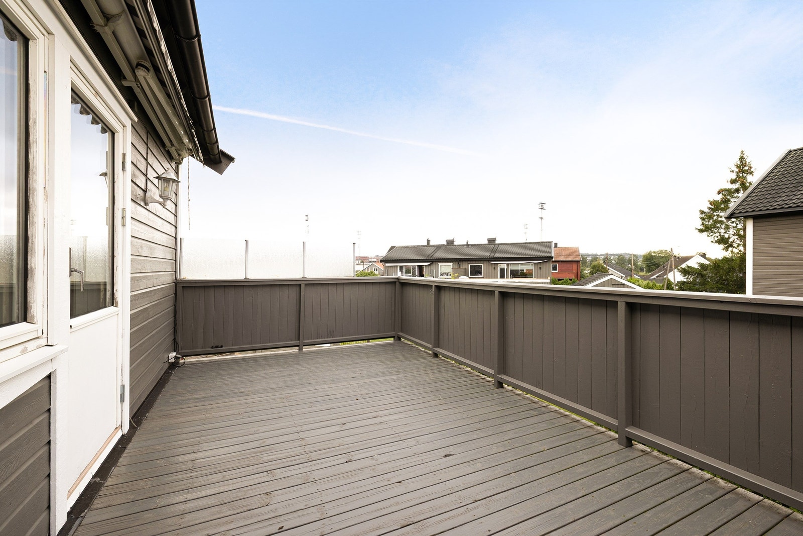 Med romslig balkong orientert i sydlig retning får du tilgang til solen dagen lang. Galleribilde