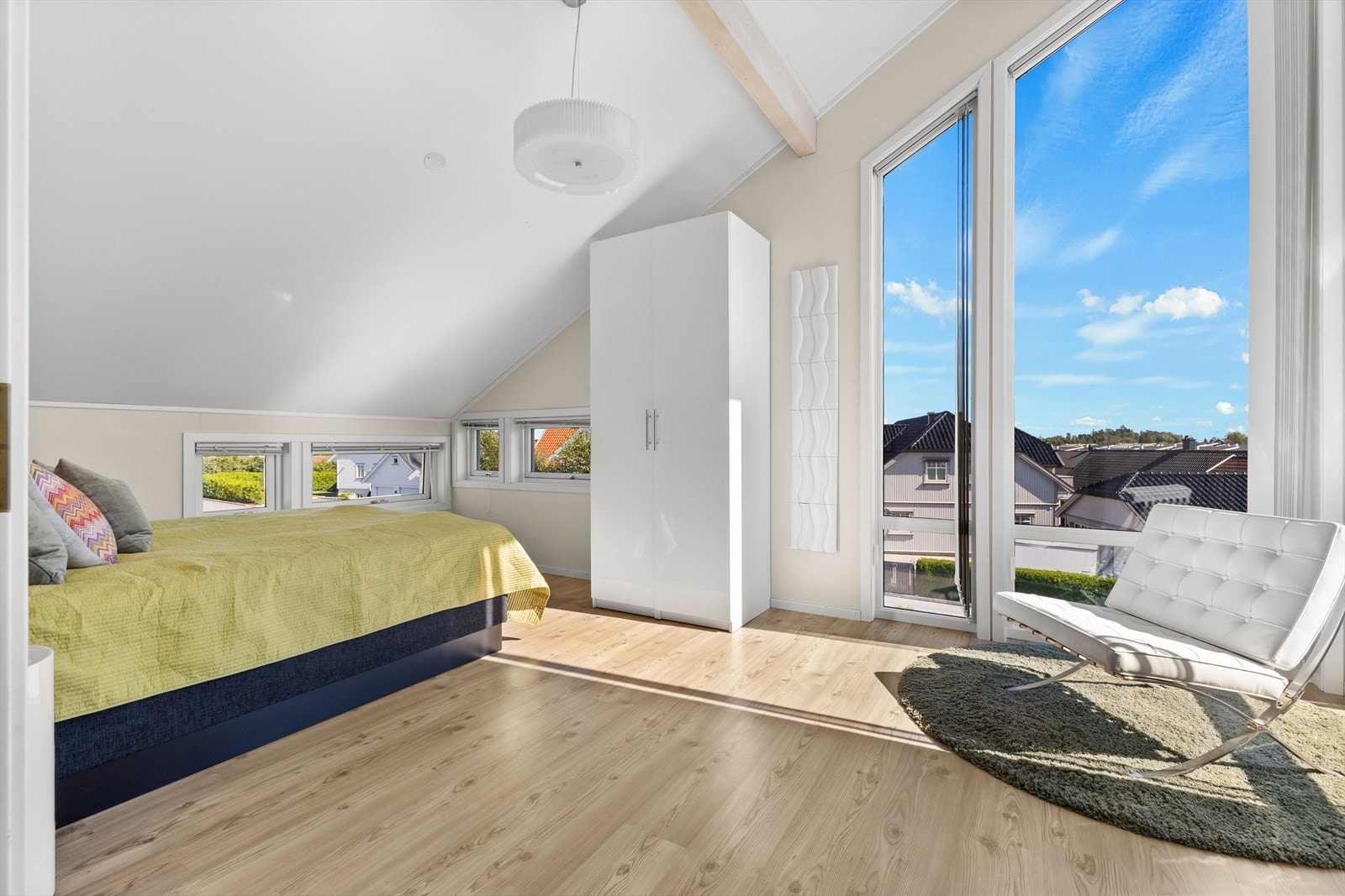 I toppetasjen er det 4 soverom. Galleribilde