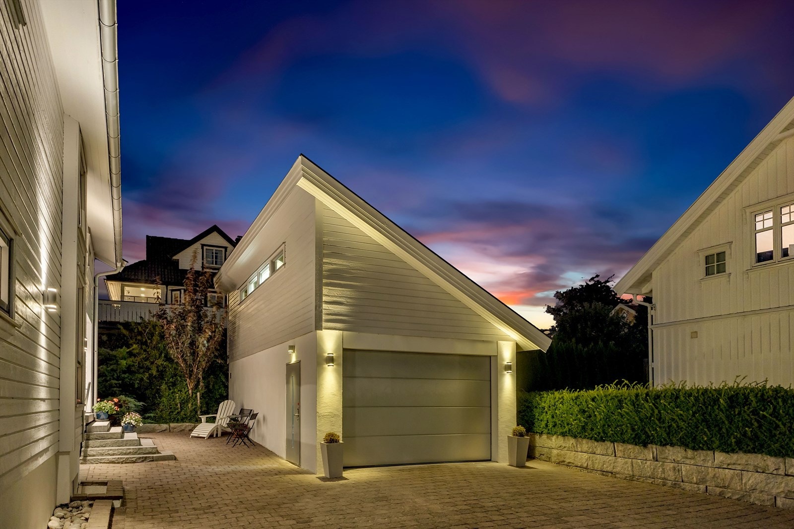 Garasje på ca. 35 m² med lagringsloft. Galleribilde