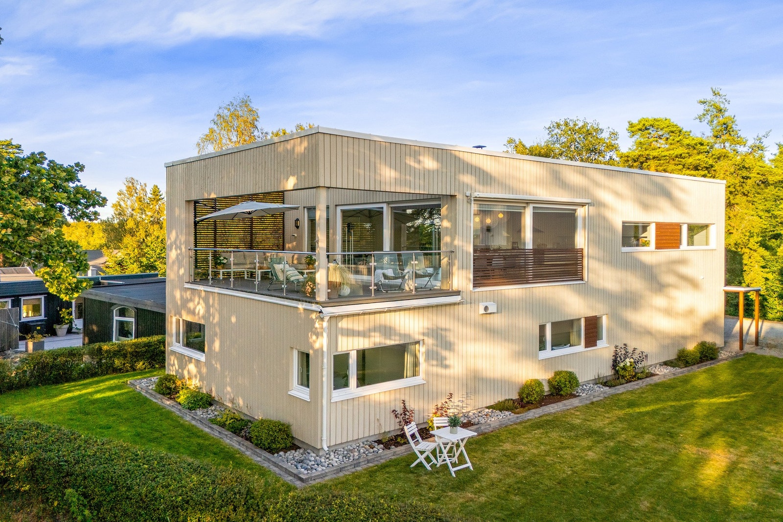 Velkommen til Lunneveien 35, presentert av ASK Meglergaarden Kim Hansen og Andreas Thoring
Boligen har moderne arkitektur Galleribilde
