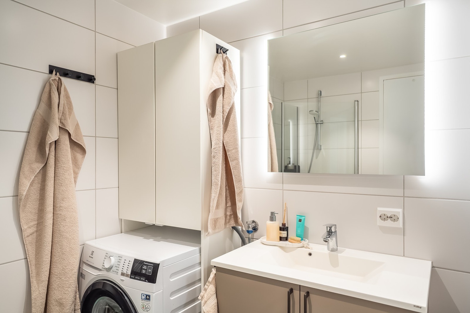 Badet fremstår delikat og moderne og takstmann har heller ikke avdekket verken fukt eller andre avvik. Galleribilde