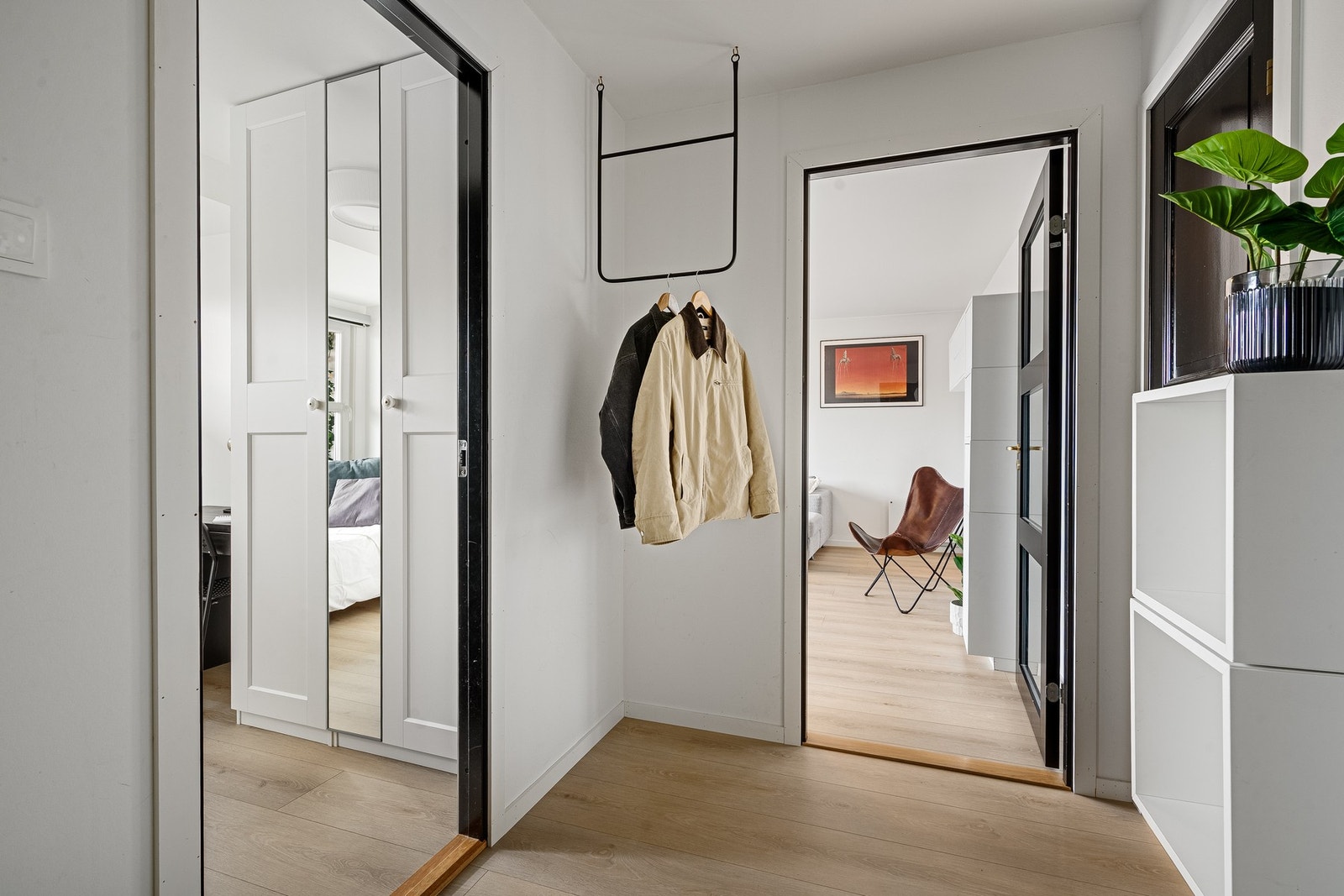 Romslig entré/gang Galleribilde