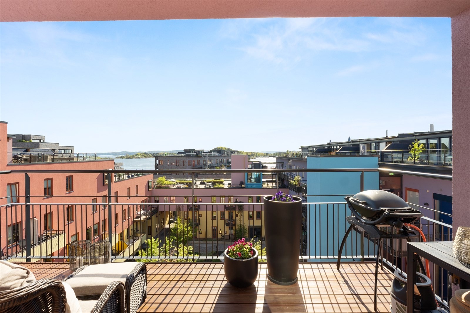 Solrik sydvestvendt balkong på hele 12 kvm Galleribilde