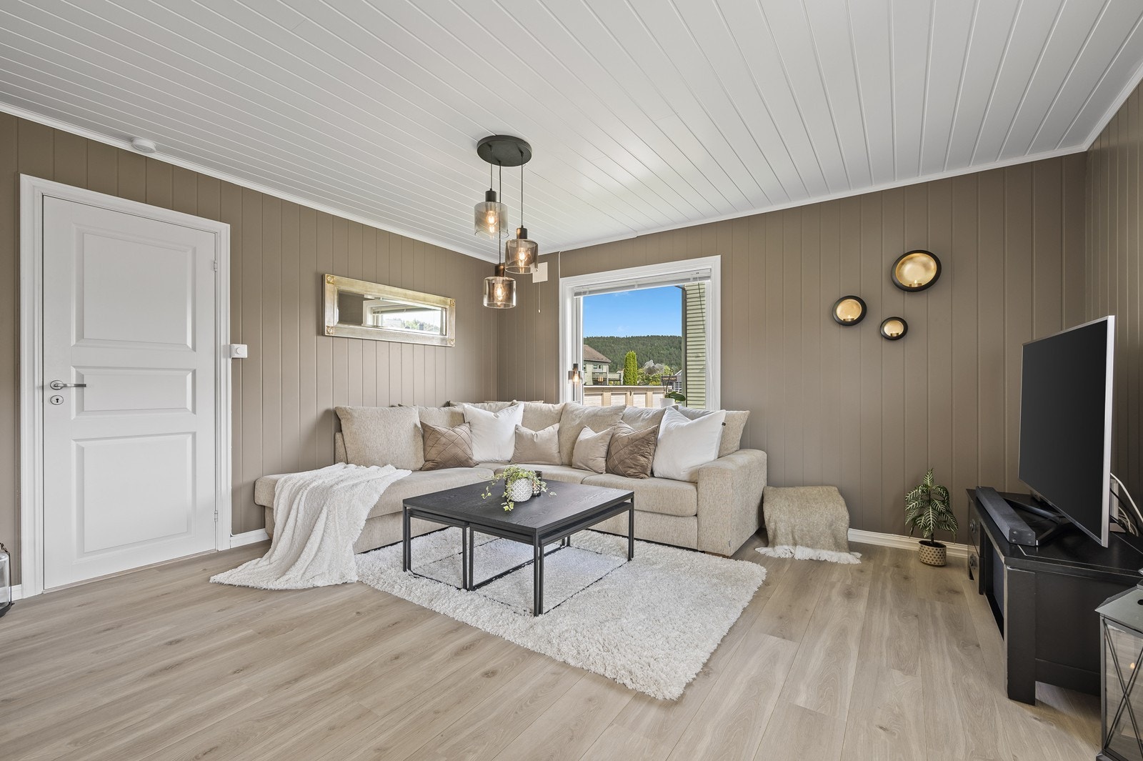 Leiligheten er lekkert pusset opp med nyere kjøkken, bad og overflater Galleribilde