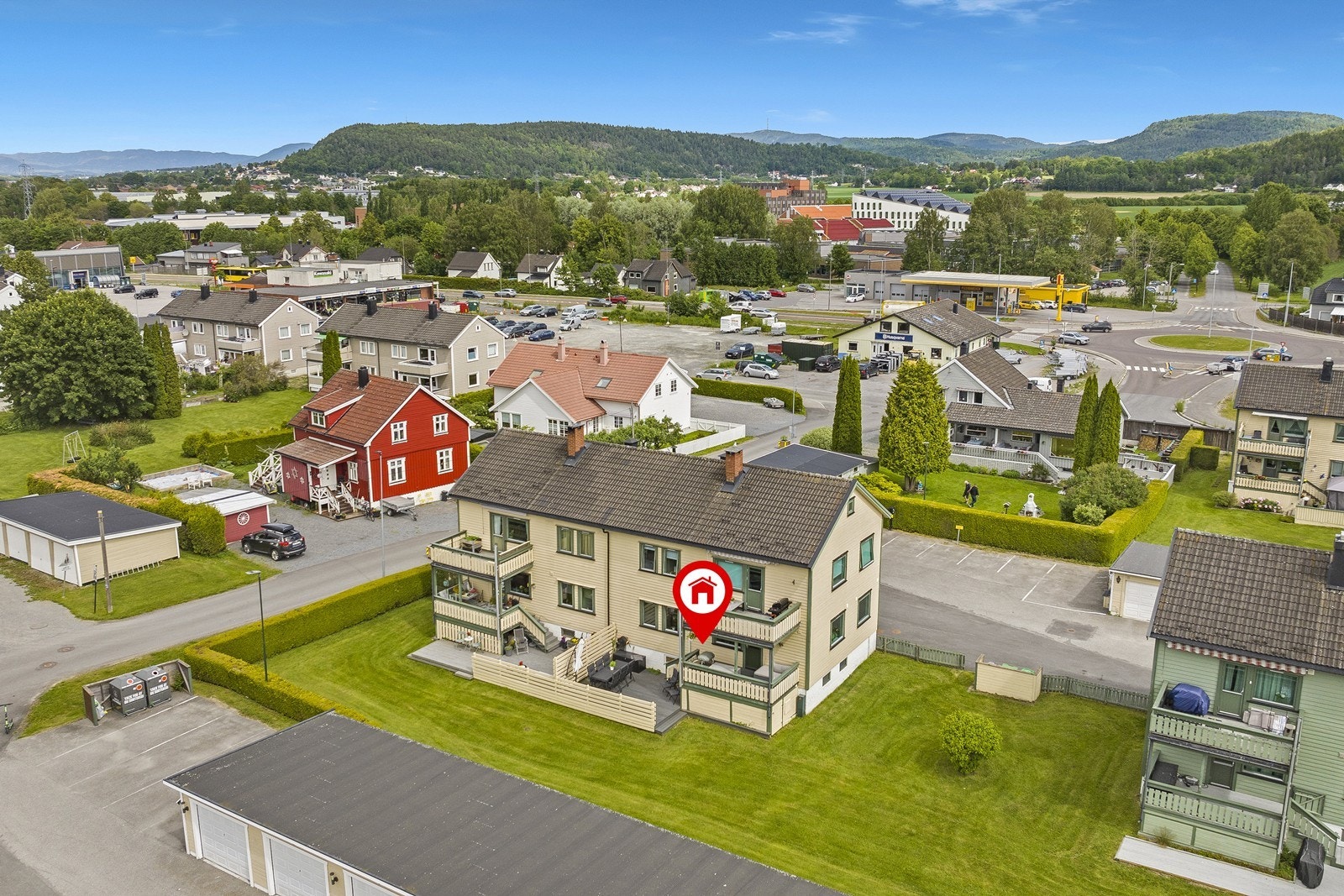 Kort vei til Kjølnes med universitet, fagskole, barne-, ungdoms- og videregående skole. Galleribilde