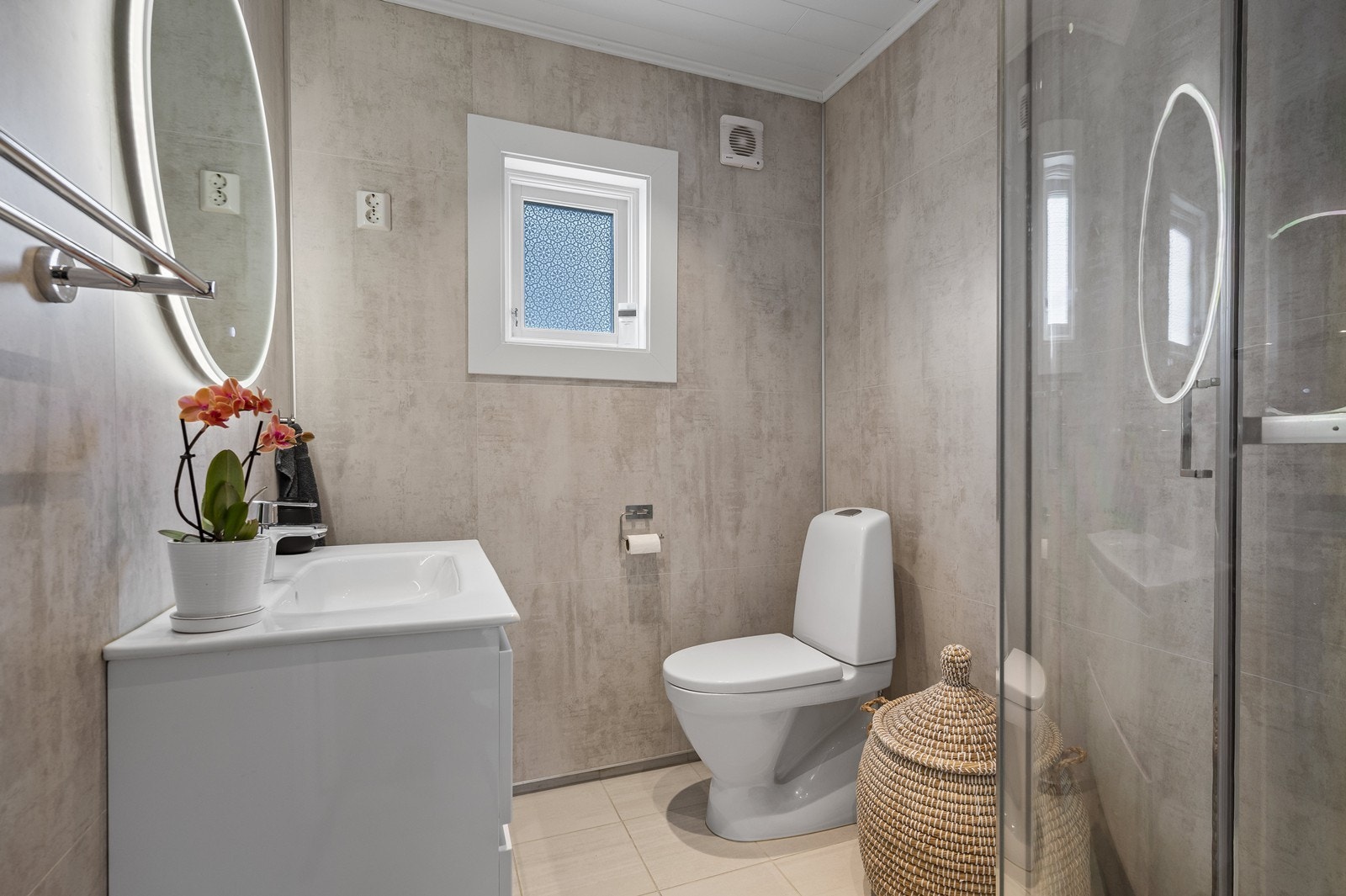 Lekkert oppusset bad fra 2021 Galleribilde