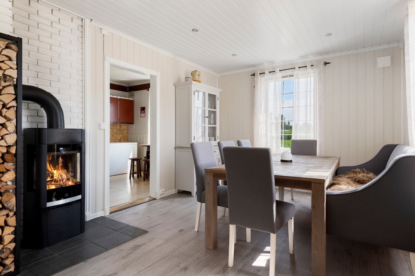 Peis som gir en lun atmosfære. Galleribilde