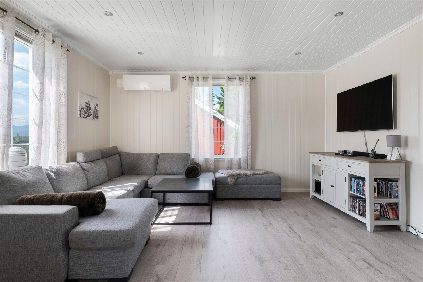 Lys og innbydende stue. Galleribilde