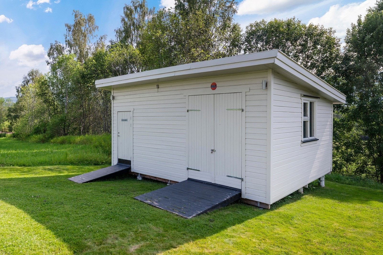 Bod med verksted og oppbevaringsplass. Galleribilde