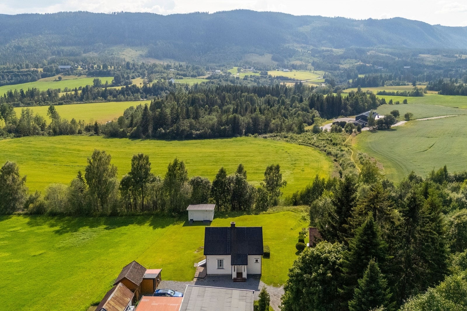 Eiendom beliggende i vakre omgivelser. Galleribilde