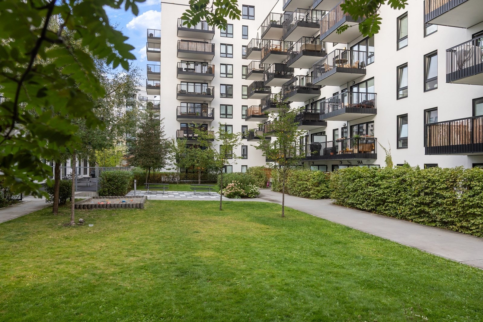 Det er hyggelige grøntområder tilknyttet borettslaget. Galleribilde