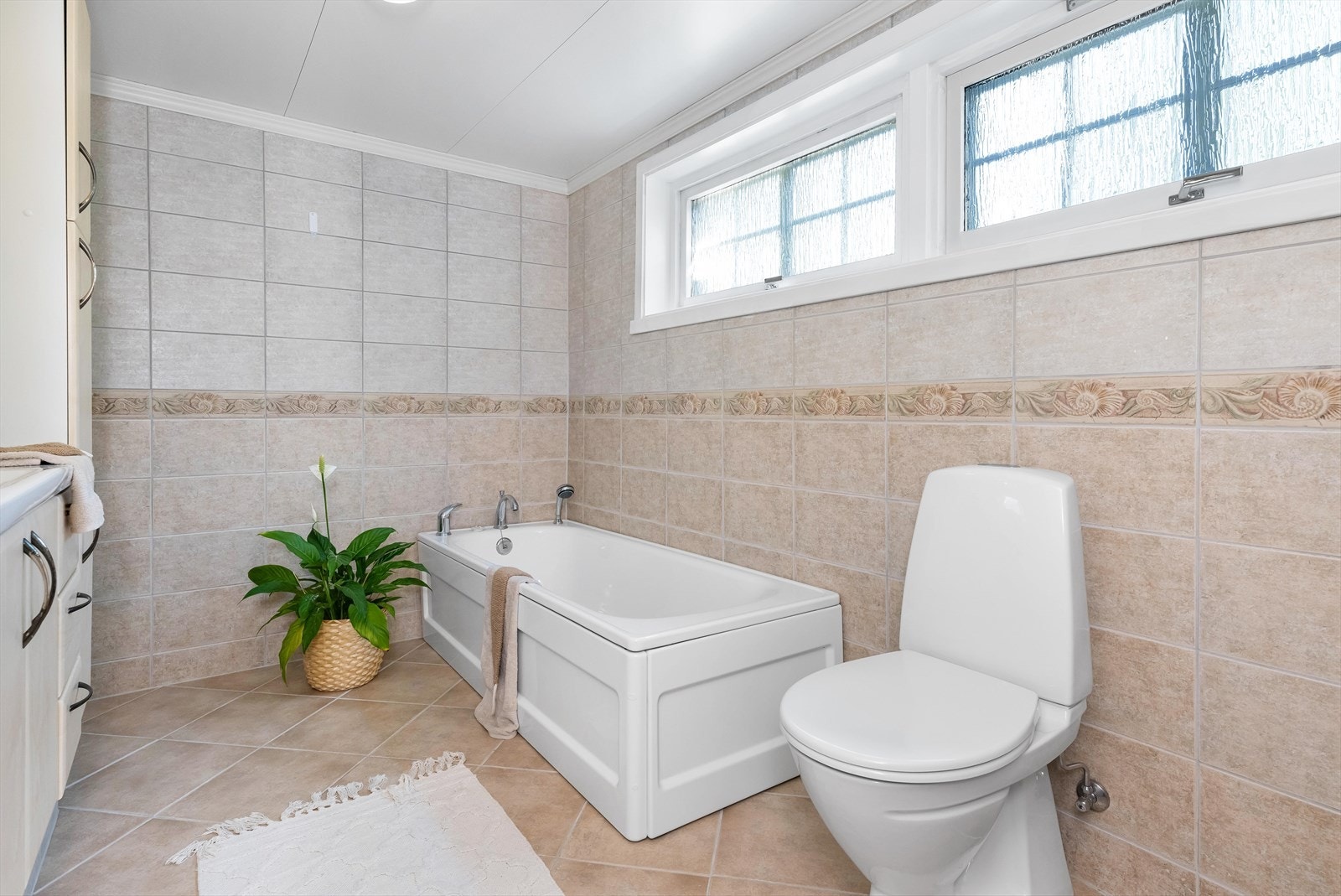 Nyt et deilig bad etter en lang arbeidsuke, eller la barna kose seg Galleribilde