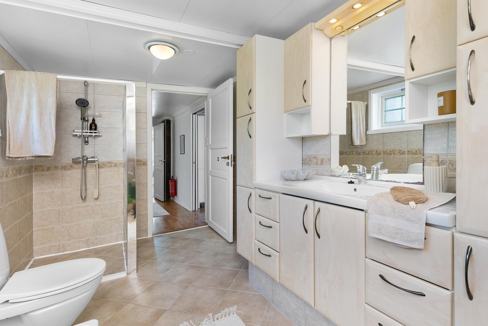 Pent bad i helfliset utførelse Galleribilde