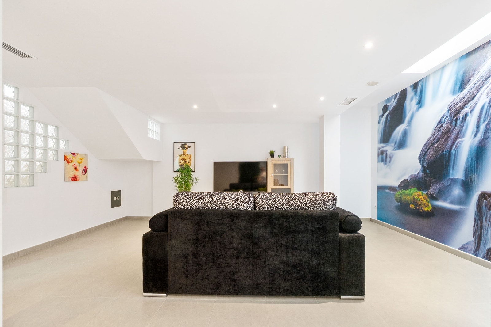 Oppholdsrom i kjeller Galleribilde