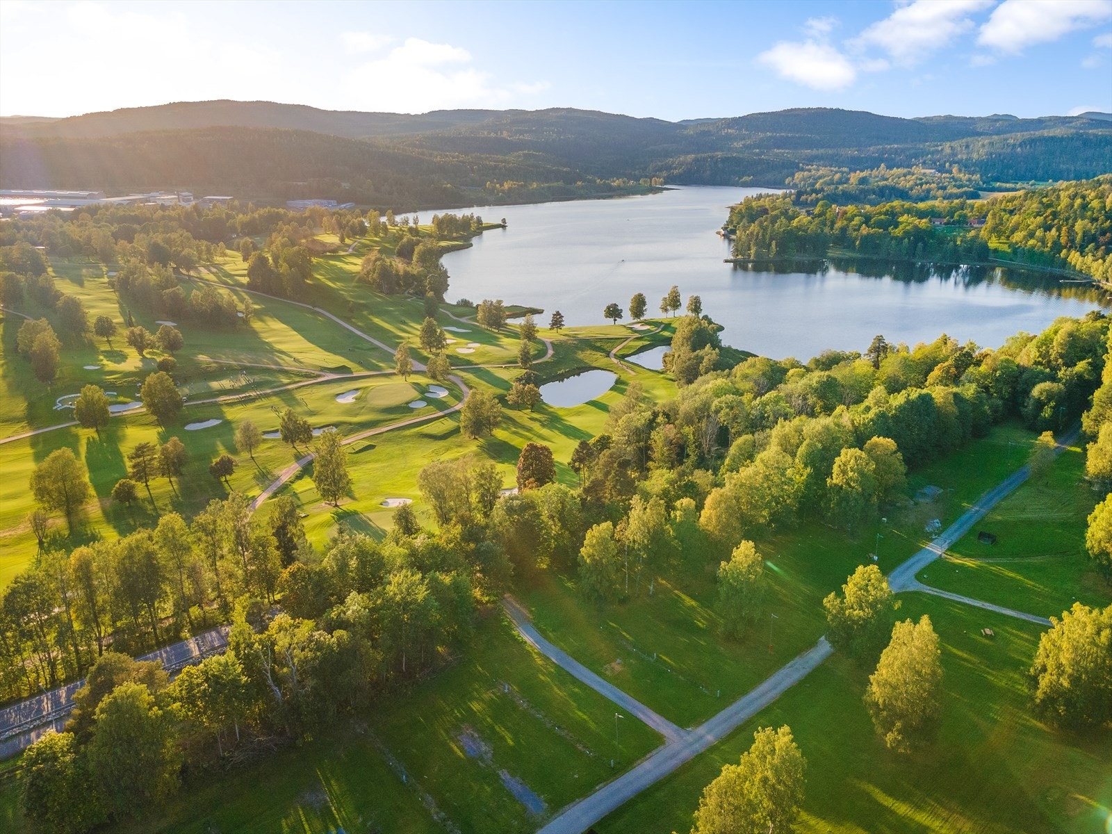 Fra leiligheten er det gangavstand til Bogstadvannet med flotte rekreasjonsmuligheter, både sommer og vinter Galleribilde