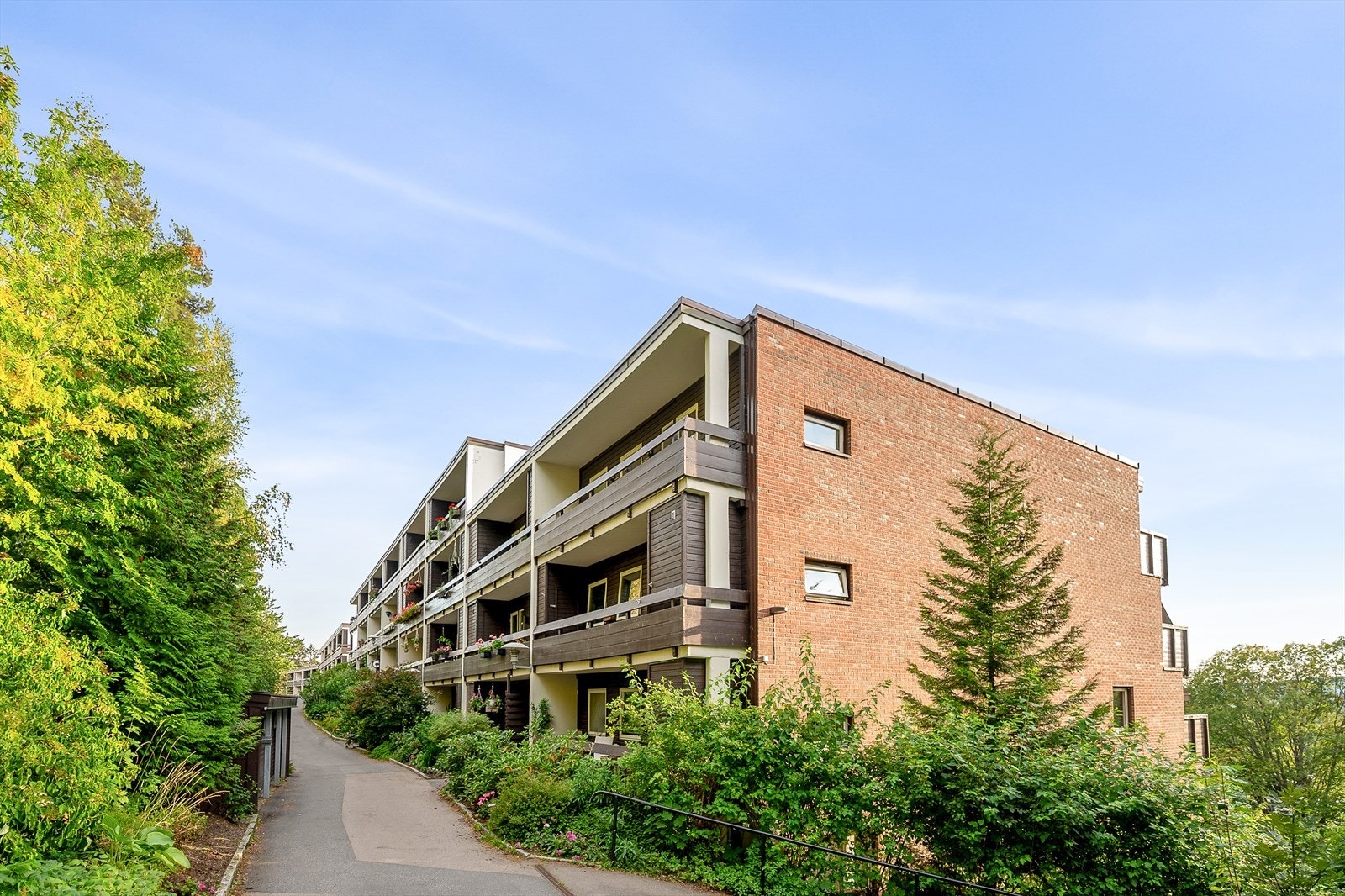 Fra leiligheten er det kort gangavstand til til søndagsåpen butikk, barnehager og servicetilbud Galleribilde