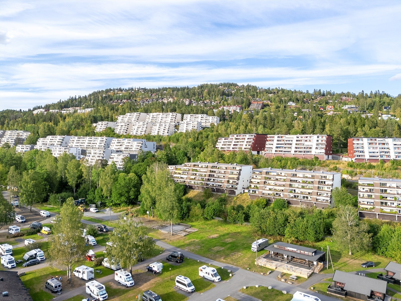 Rett ved markagrensen med utallige tur- og skimuligheter like utenfor inngangsdøren Galleribilde