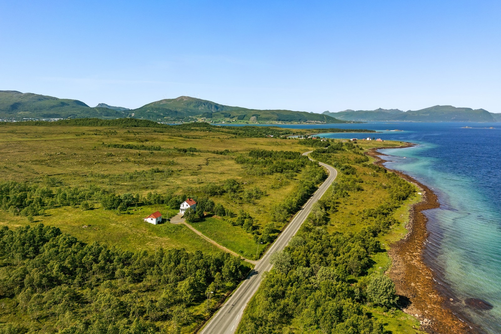 Det er kun ca. 5 km inn til Sortland by. Galleribilde