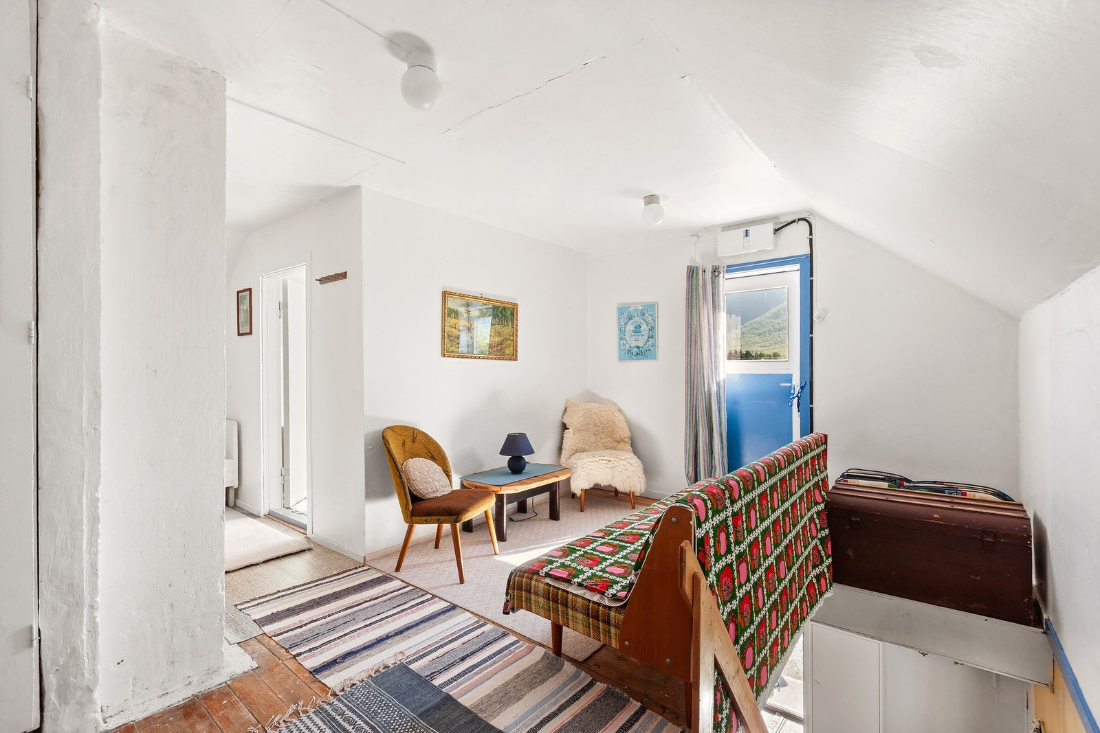 Loftsgang med utgang til veranda Galleribilde