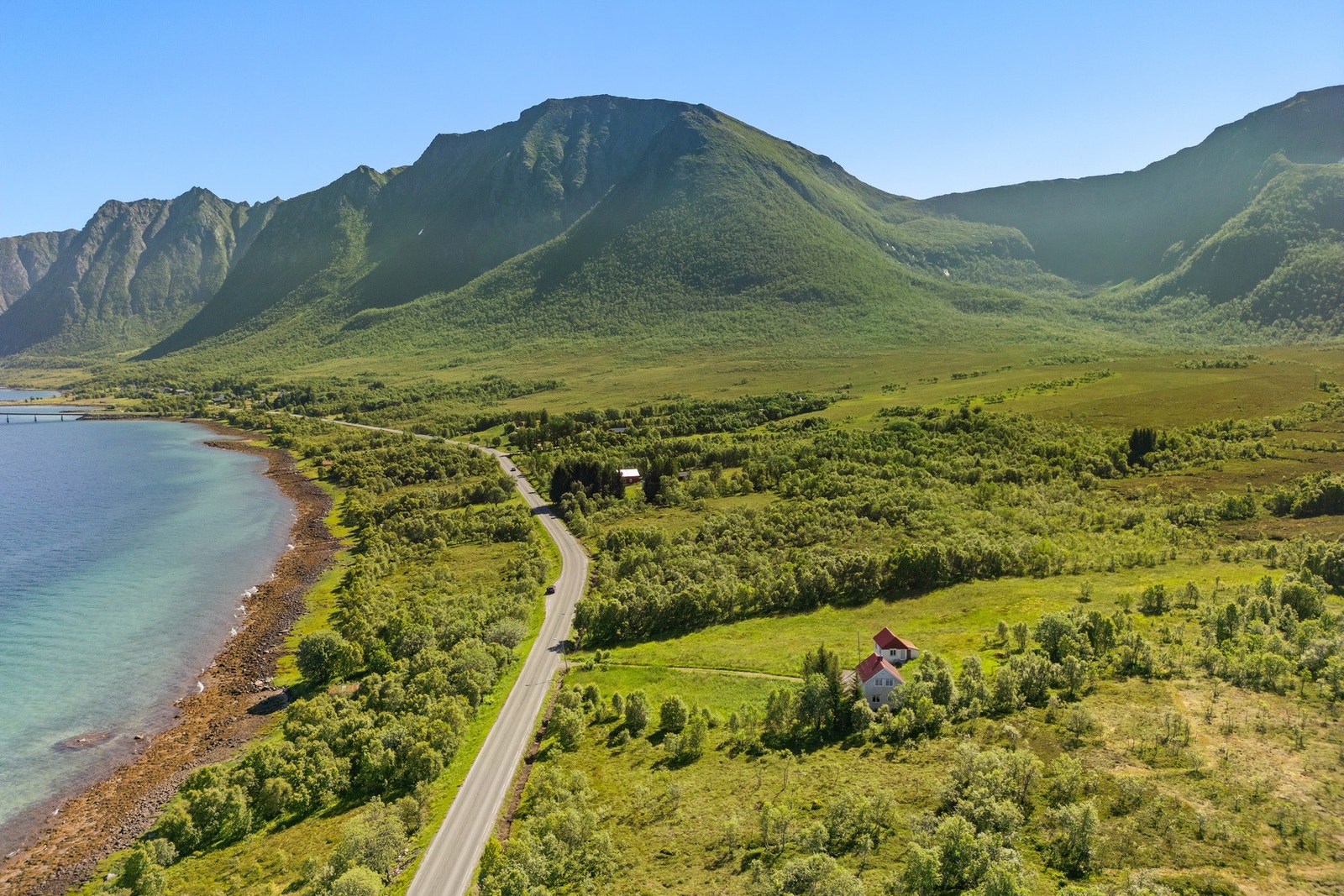 Her bor man idyllisk til med flere flotte turområder Galleribilde