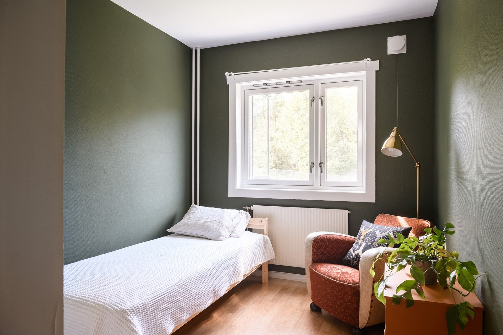 Soverom 2 passer perfekt som barnerom, gjesterom eller hjemmekontor. Galleribilde