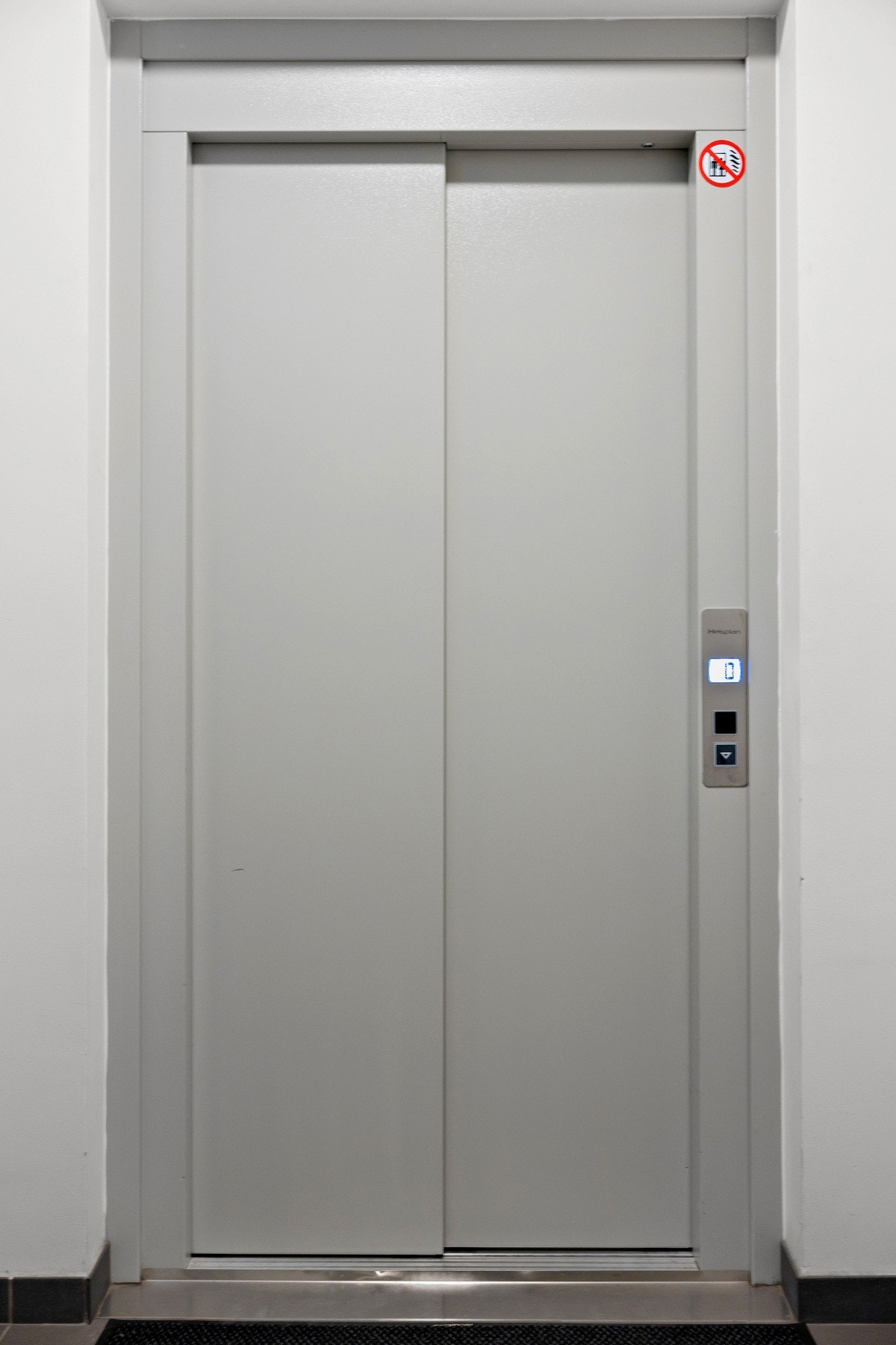 Ankomst med heis i alle plan. Galleribilde