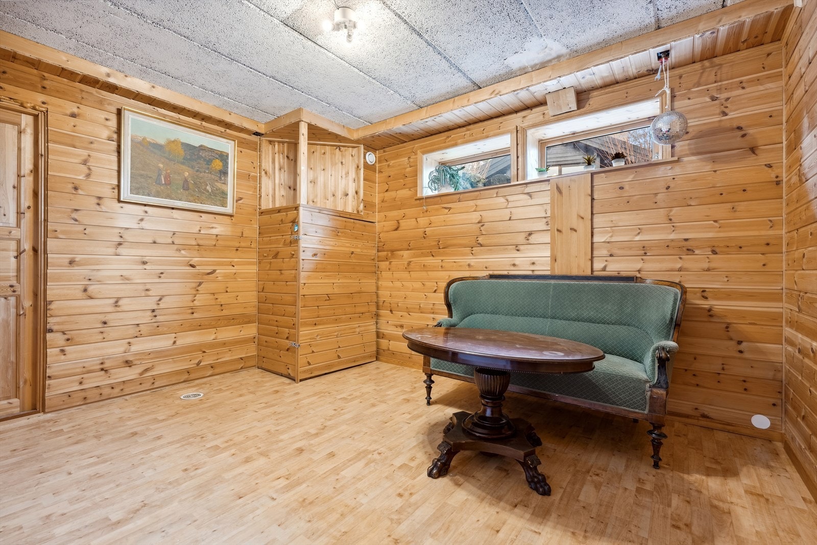 Kjellerstue/bod - ikke godkjent i hht byggetegninger. Galleribilde