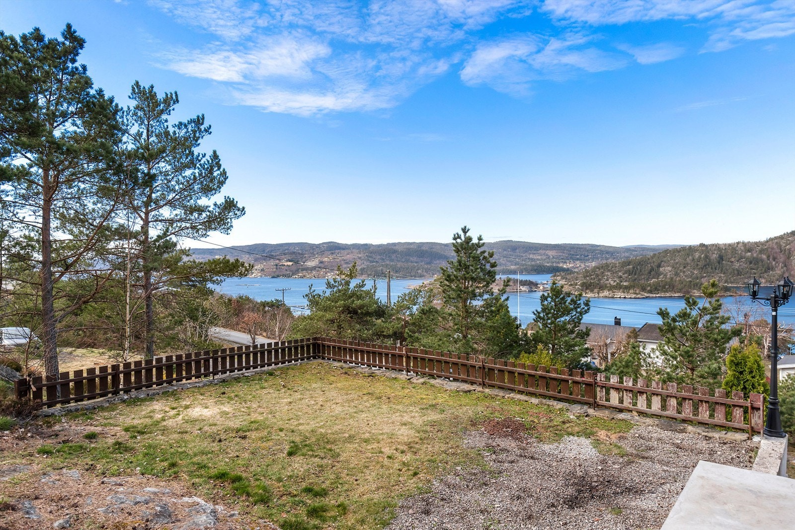 Tomten er på ca. 1.678 kvm. Galleribilde