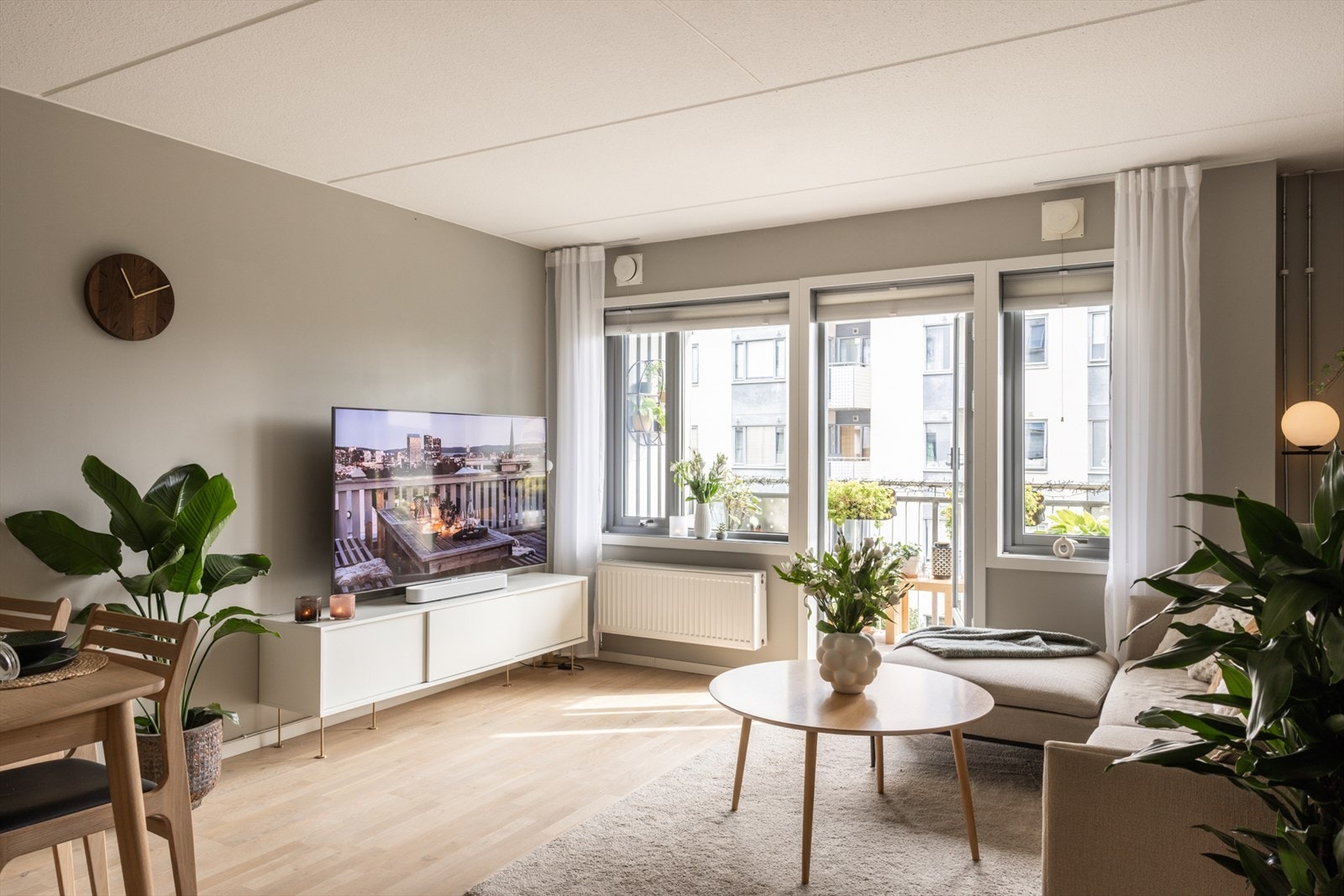 Her er det plass til sofa, bord og øvrig møblement. Galleribilde