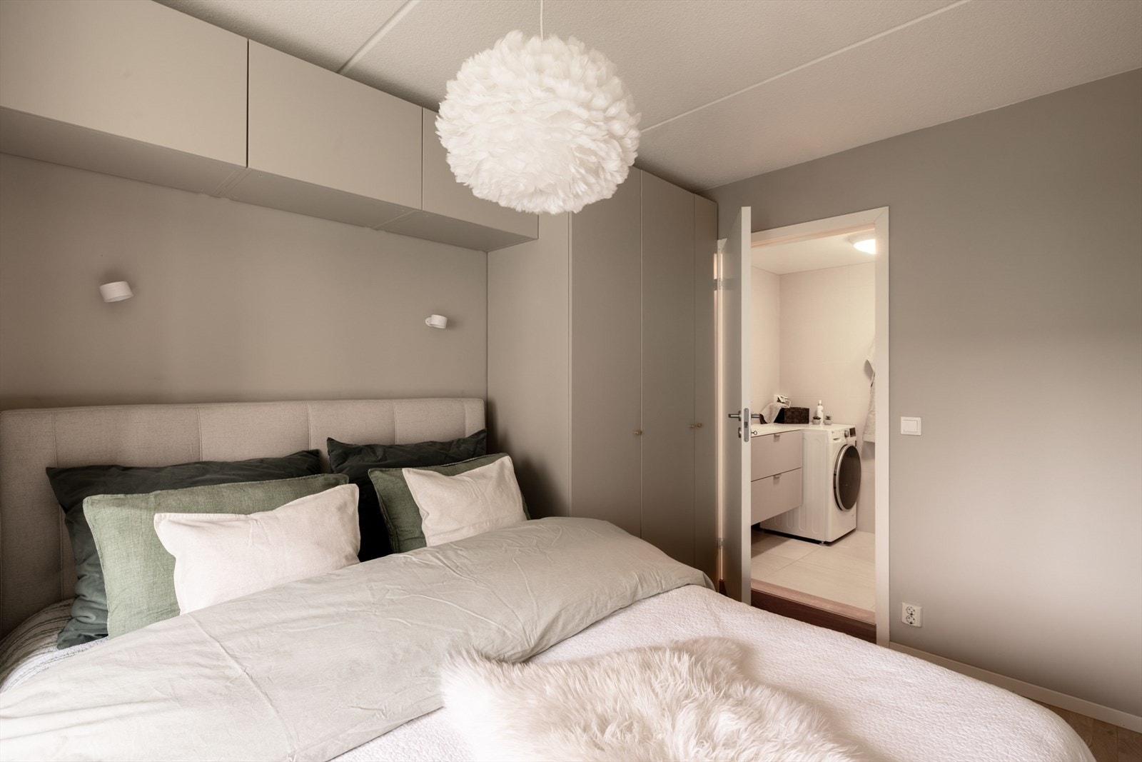 Praktisk med direkte adkomst til baderommet. Galleribilde