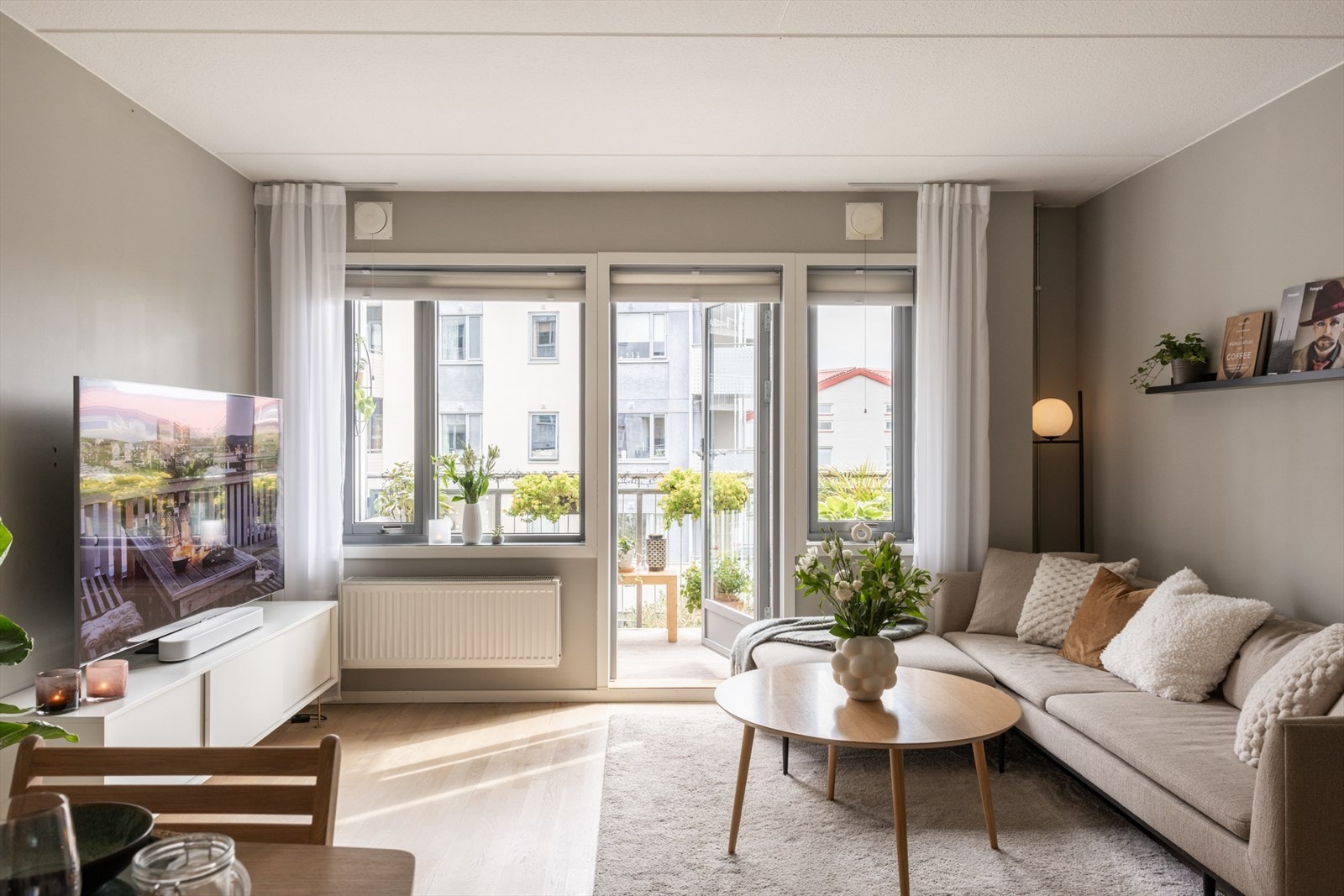 Leiligheten vender i sin helhet mot bakgård. Galleribilde