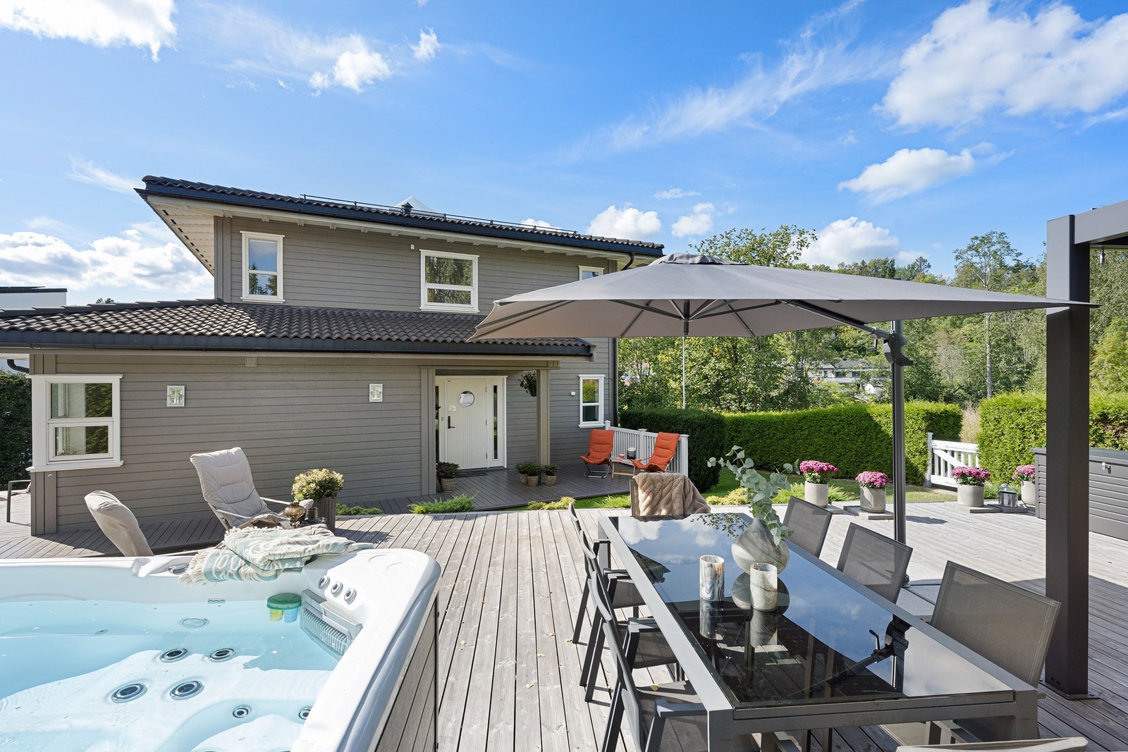 Stor terrasse i Kebony (61 m²) Galleribilde