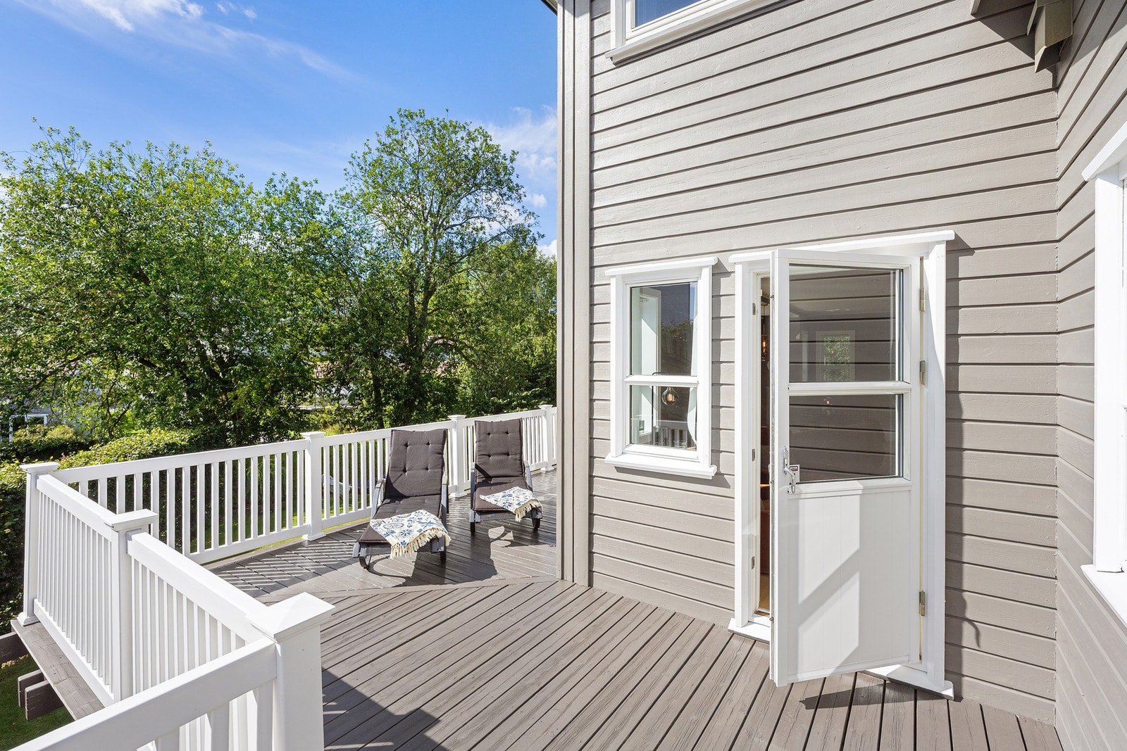 Åpent og fint plassert med meget gode solforhold Galleribilde