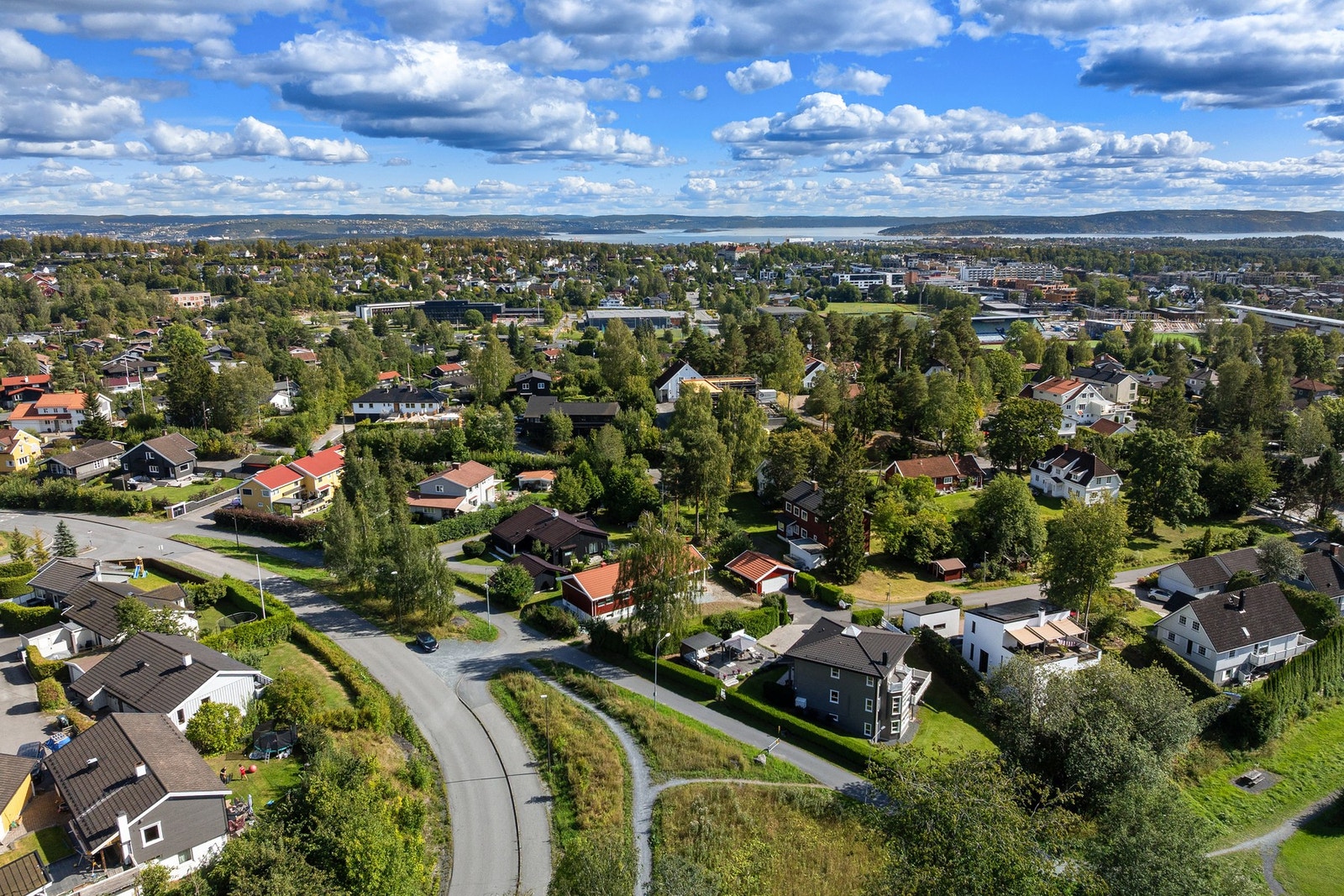 Rolige omgivelser - likevel med gangavstand til Bekkestua sentrum Galleribilde
