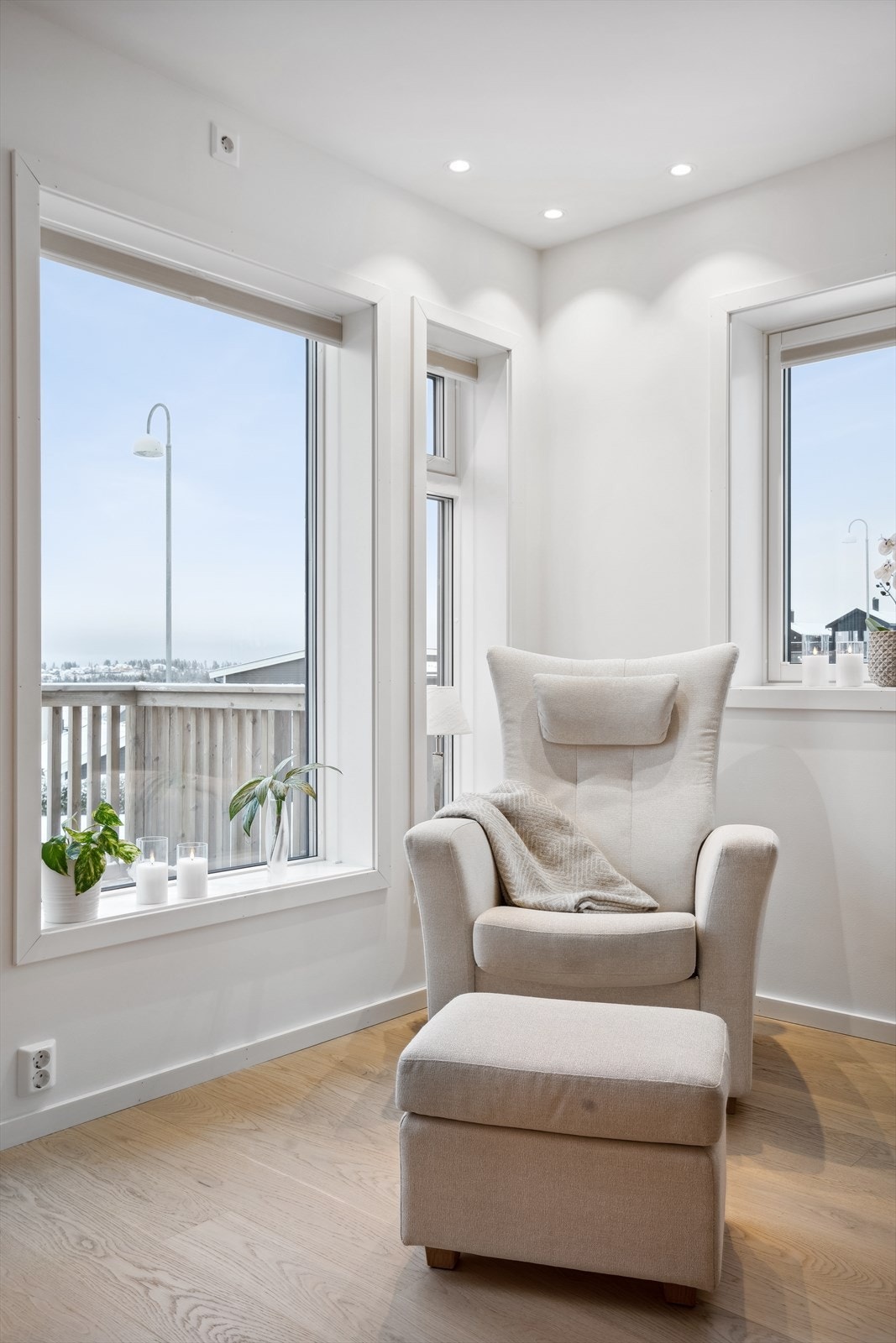 Utgang fra stue til østvendt veranda på 7 m2 Galleribilde