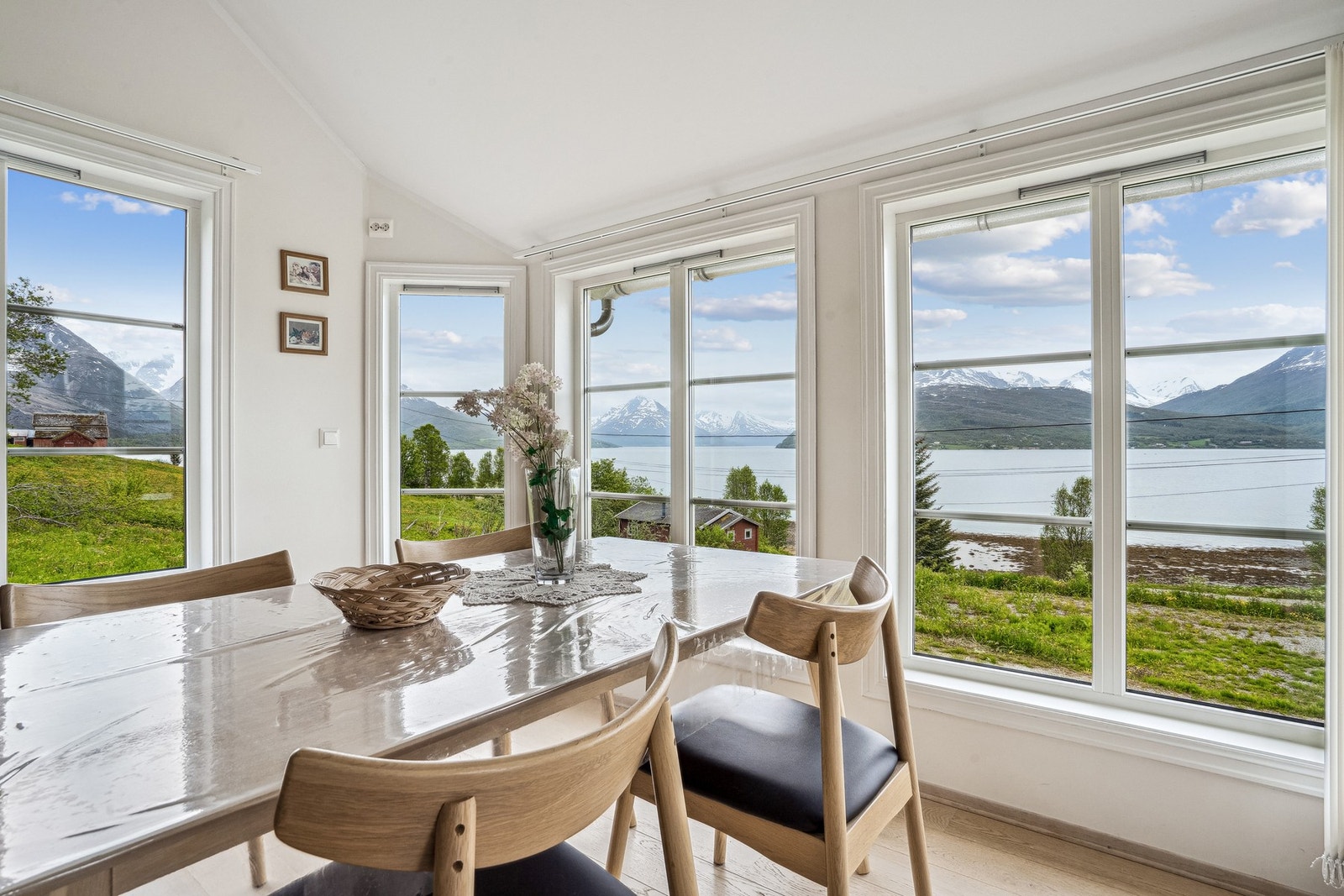 Stue og utsikt Galleribilde