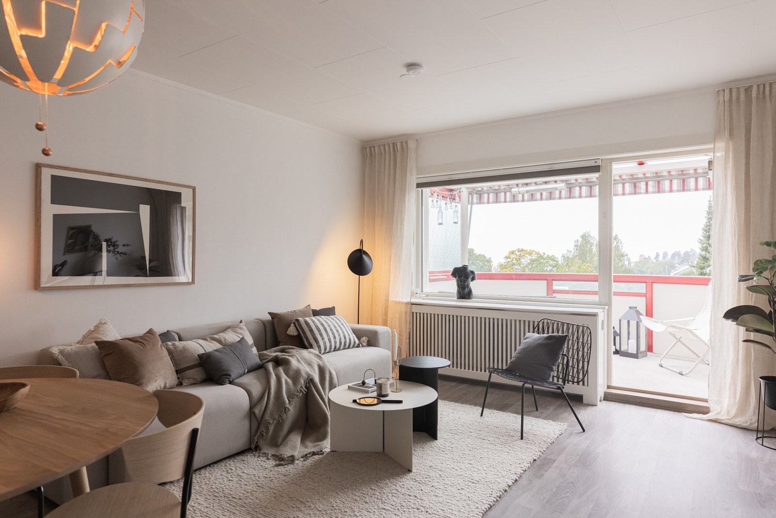 Plissegardiner sørger for fleksibel lyskontroll. Galleribilde