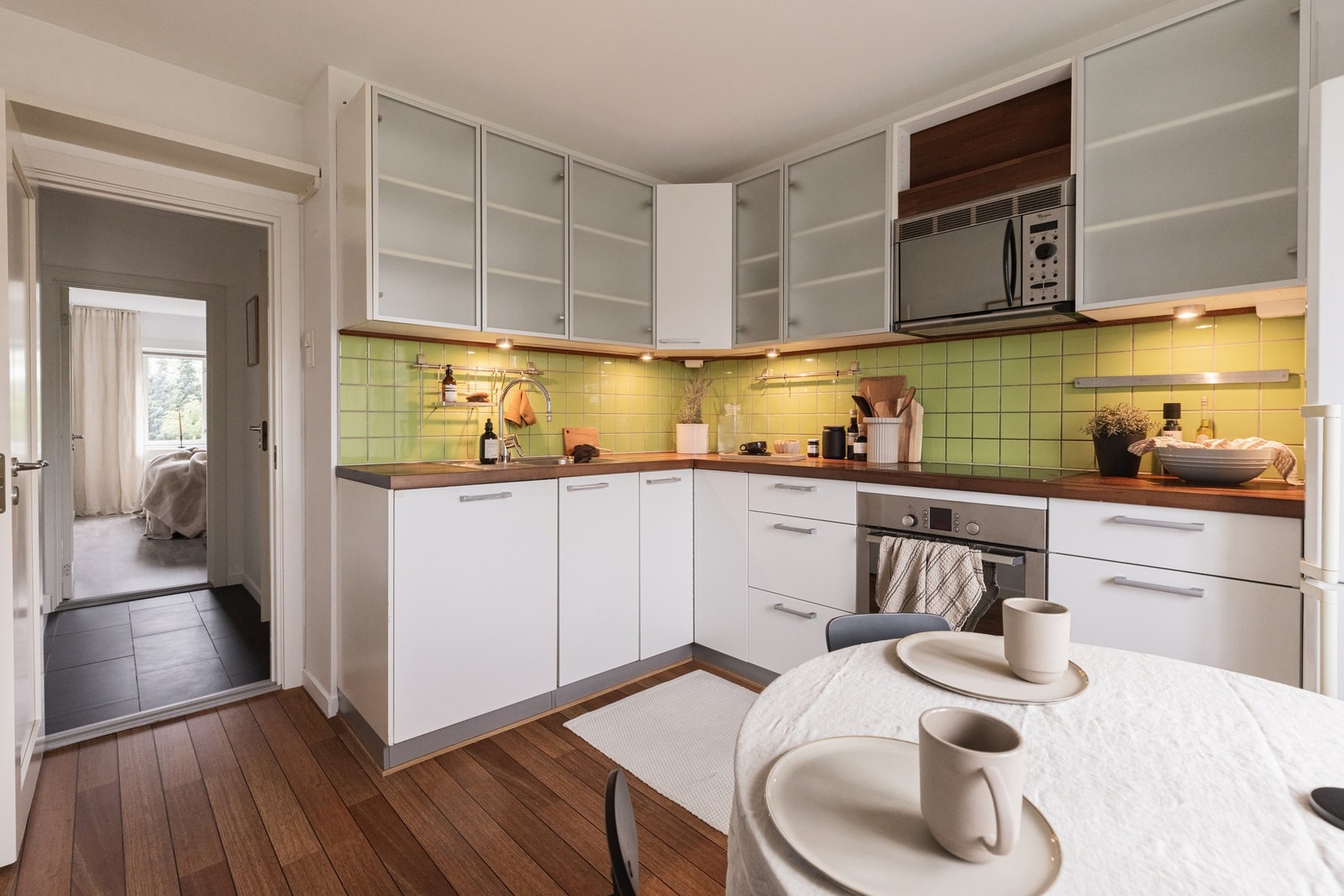 Det er også plass til spisebord - perfekt til hyggelige måltider med familie og venner. Galleribilde