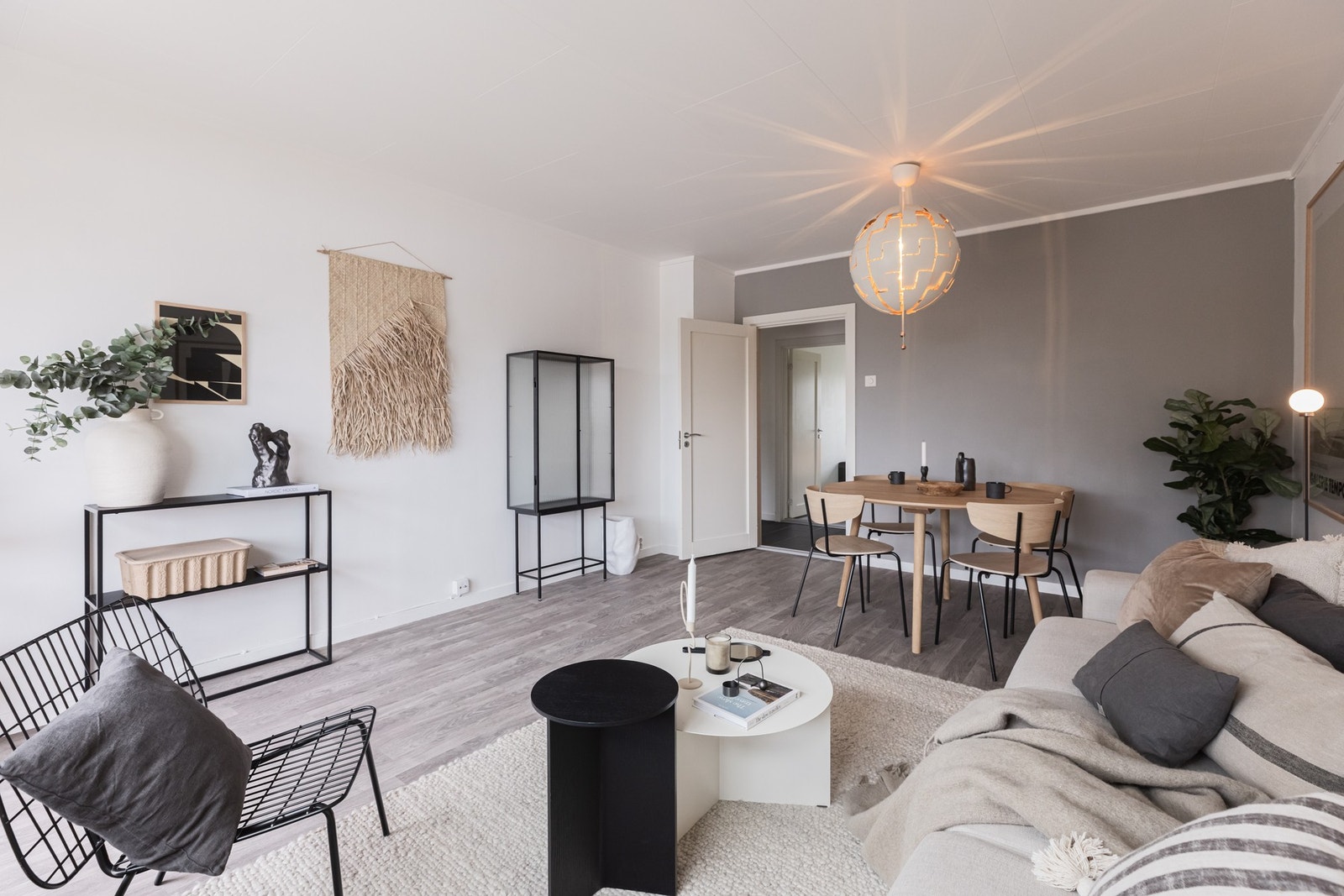 Laminatgulvet gir en lun atmosfære. Galleribilde