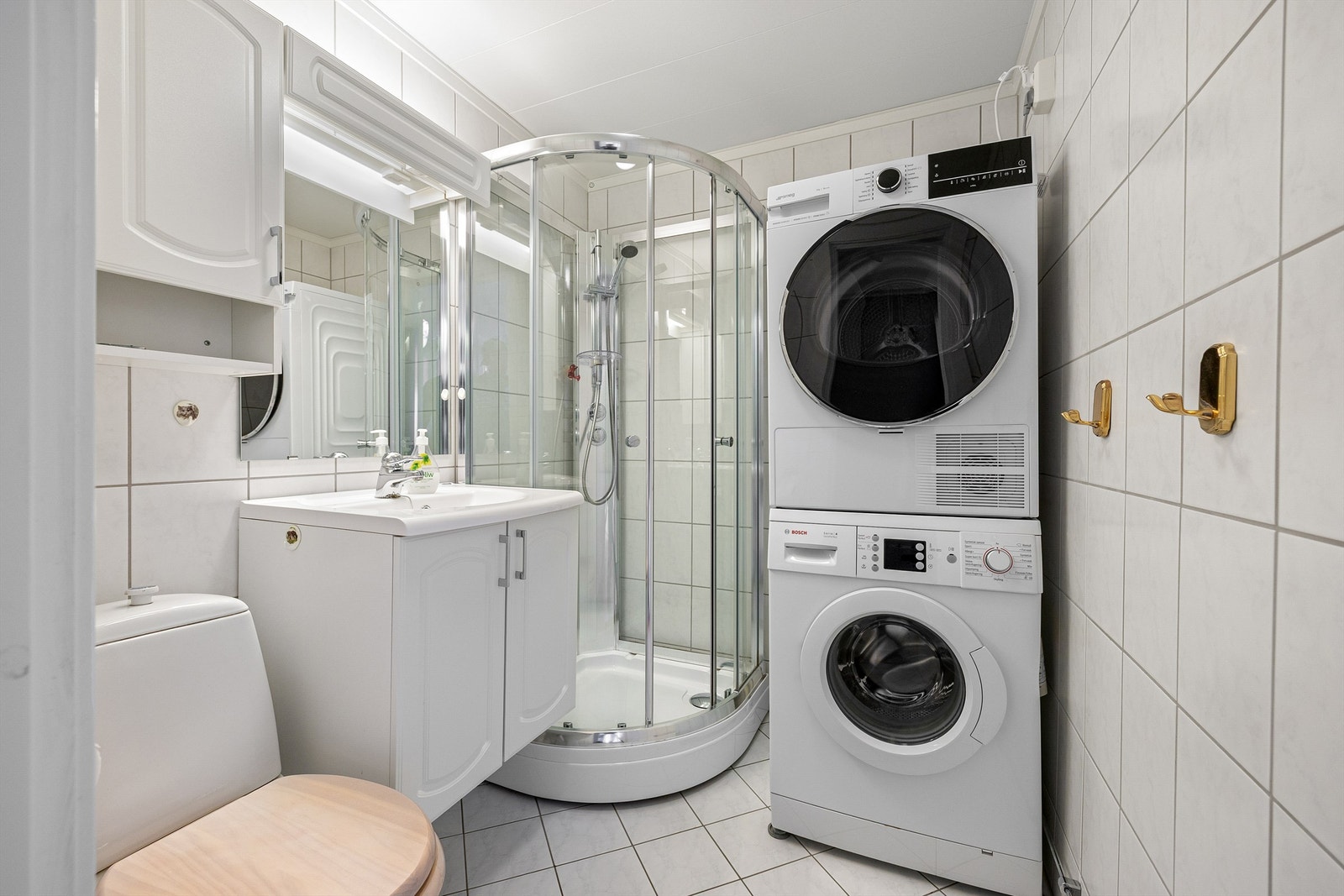 Badet ble i 2008/2009 bygget opp på nytt fra bunnen av i regi av borettslaget, med elektrisk gulvvarme. Galleribilde