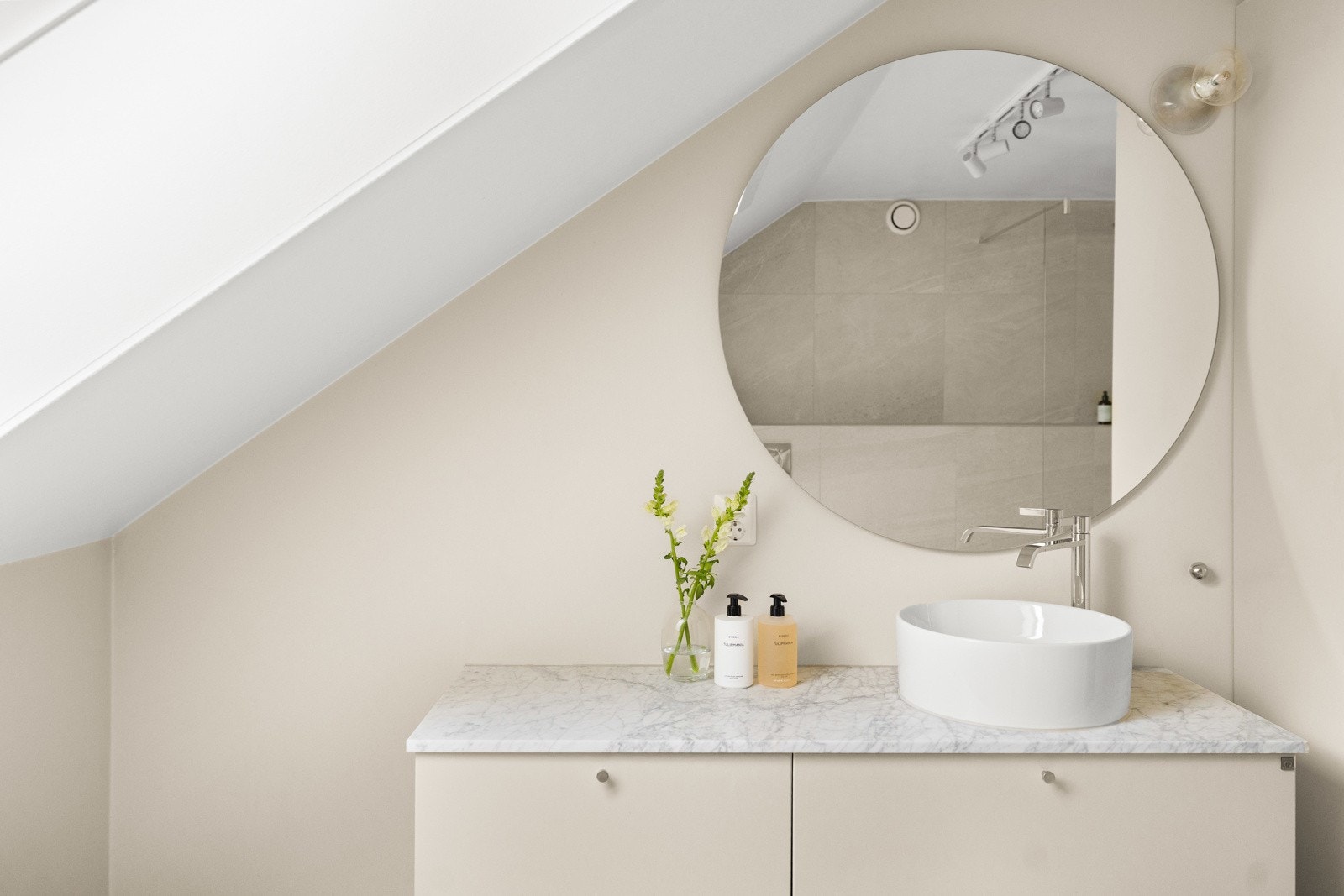 Marmor benkeplate fra Diastone, også på badet. Galleribilde