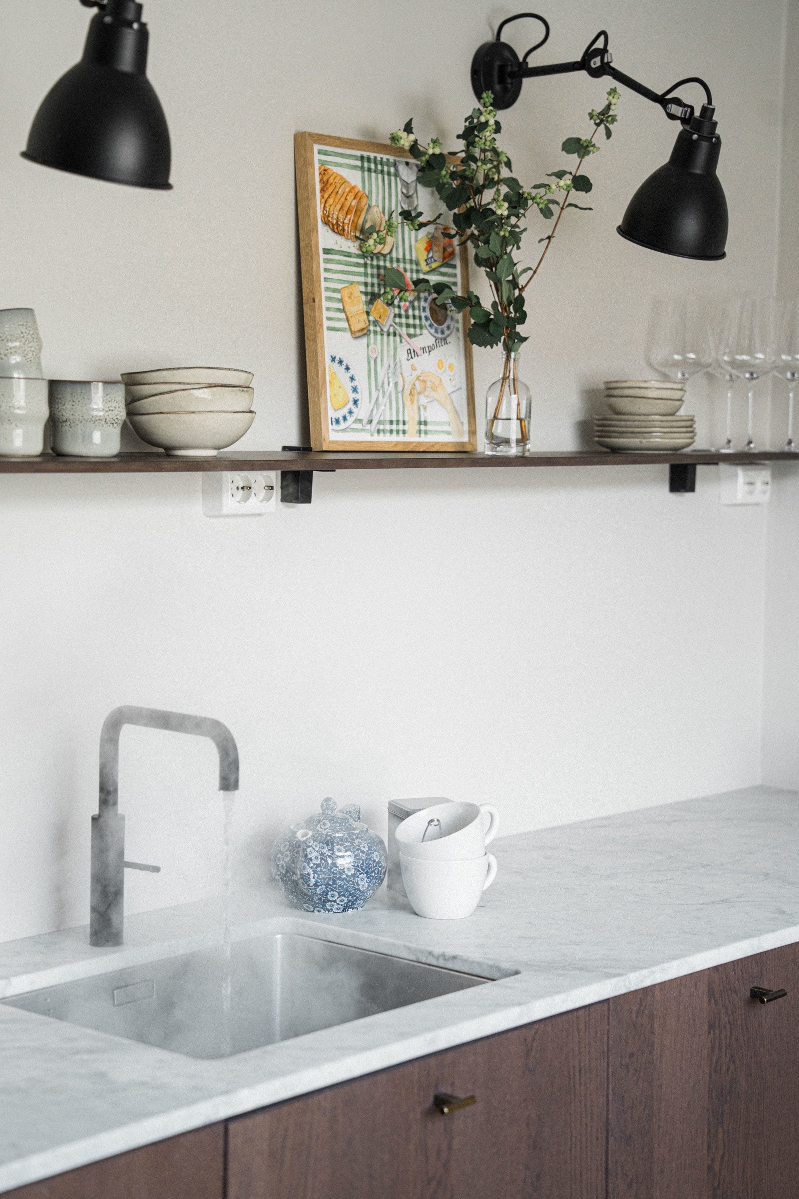 Quooker-kran med kokende vann, rett fra kranen. Galleribilde