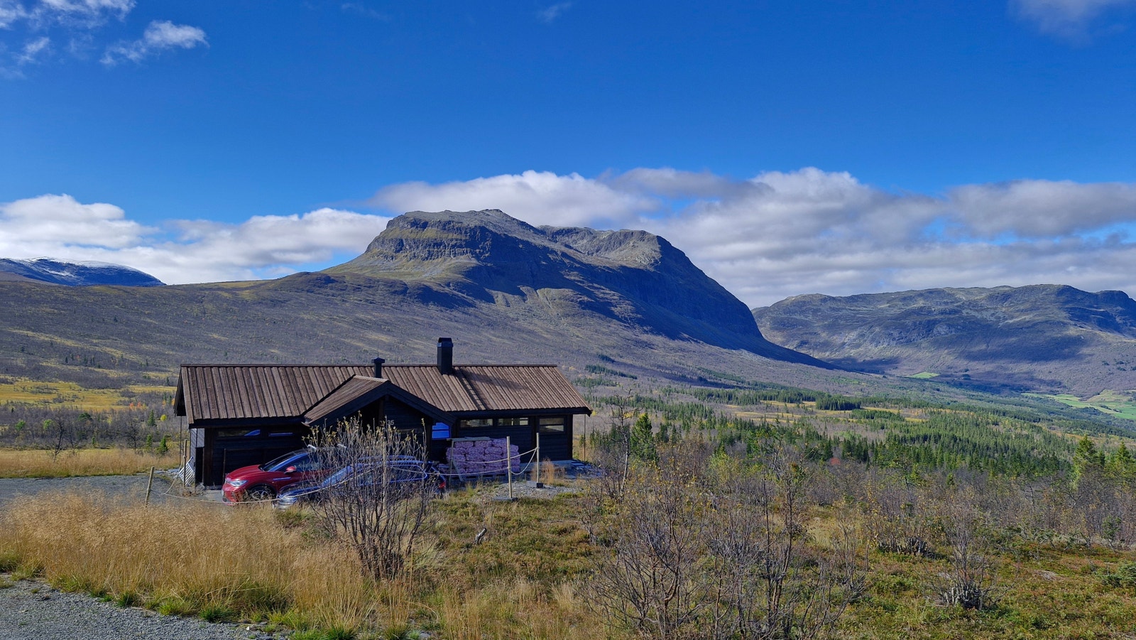 Lignende Ålhytte på en av nabotomtene Galleribilde