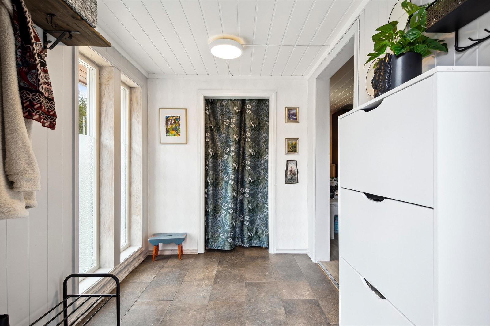 Boligen er betydelig oppusset i nåværende eiers tid og holder en god standard. Galleribilde