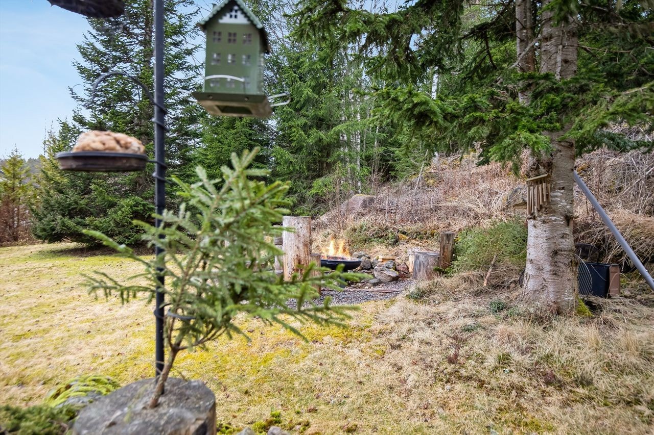 Opparbeidet uteplass for grillkos og hygge. Galleribilde