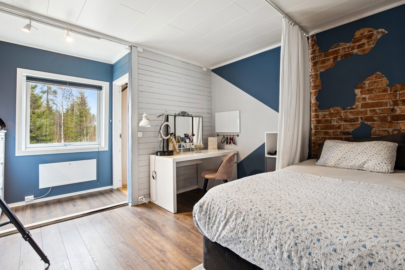 Boligen har to gode soverom med fin plass for dobbeltseng. Galleribilde