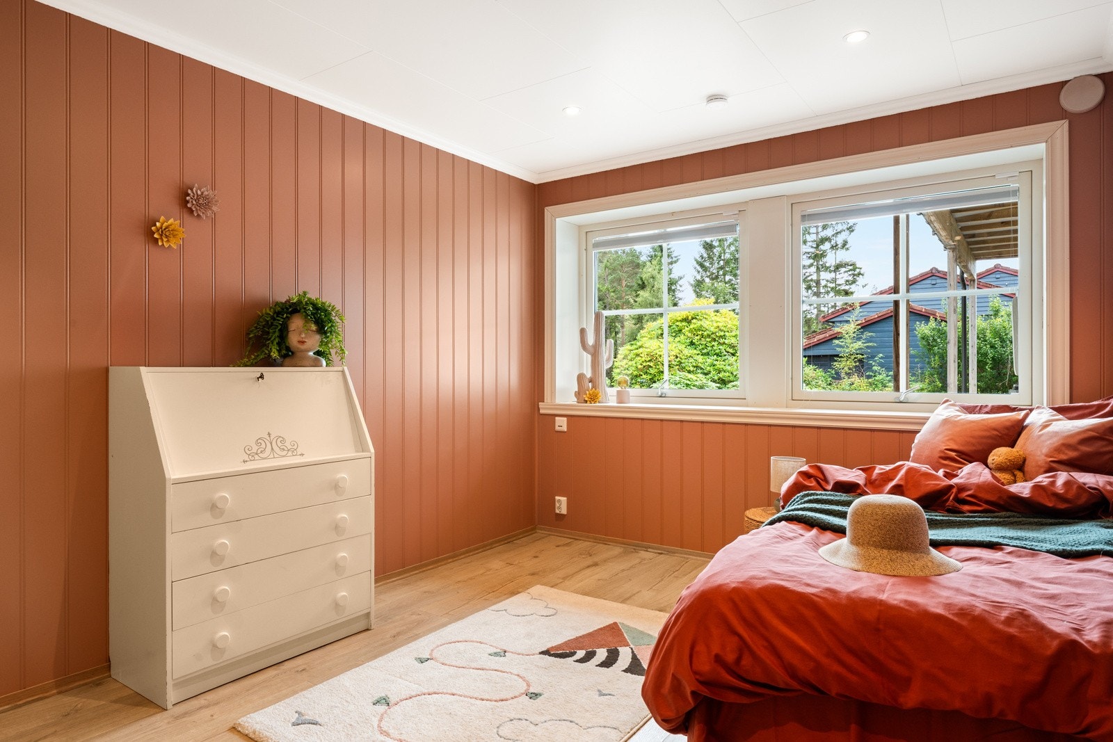 Også her er deyt god plass til seng, skrivebord, kommode, m.m. Galleribilde