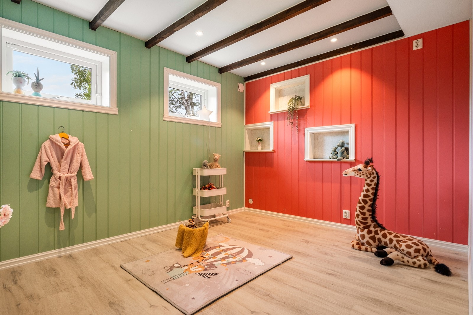 Det er fire store soverom i boligen. Galleribilde